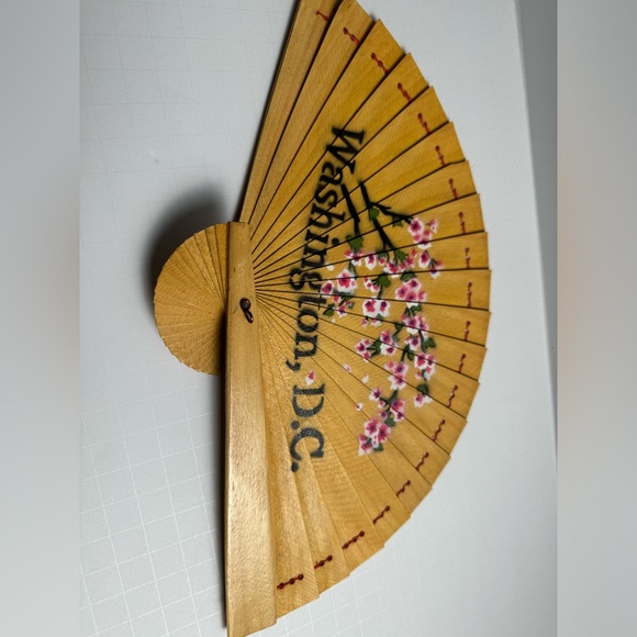 Wooden Washington DC Fan - Picture 3 of 5